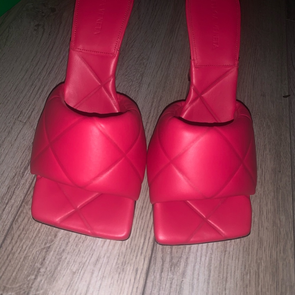 Selling these bottegas. Size 38 1/2 tight fit